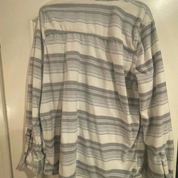 O’Neil soft fuzzy sweater flannel - Picture 4 of 4